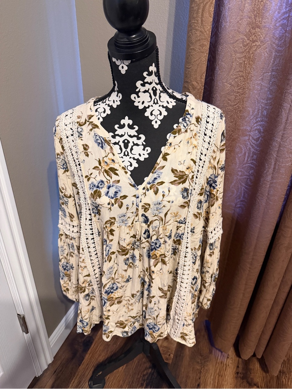 American Eagle Babydoll Boho Floral Blouse Size Medium